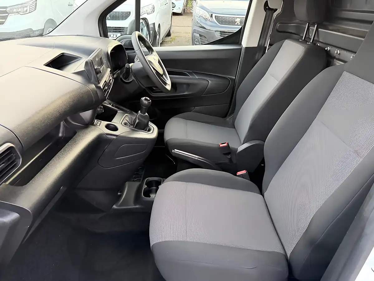 Used 2019 Vauxhall Combo 2000 Edition White - Interior and Exterior details 8