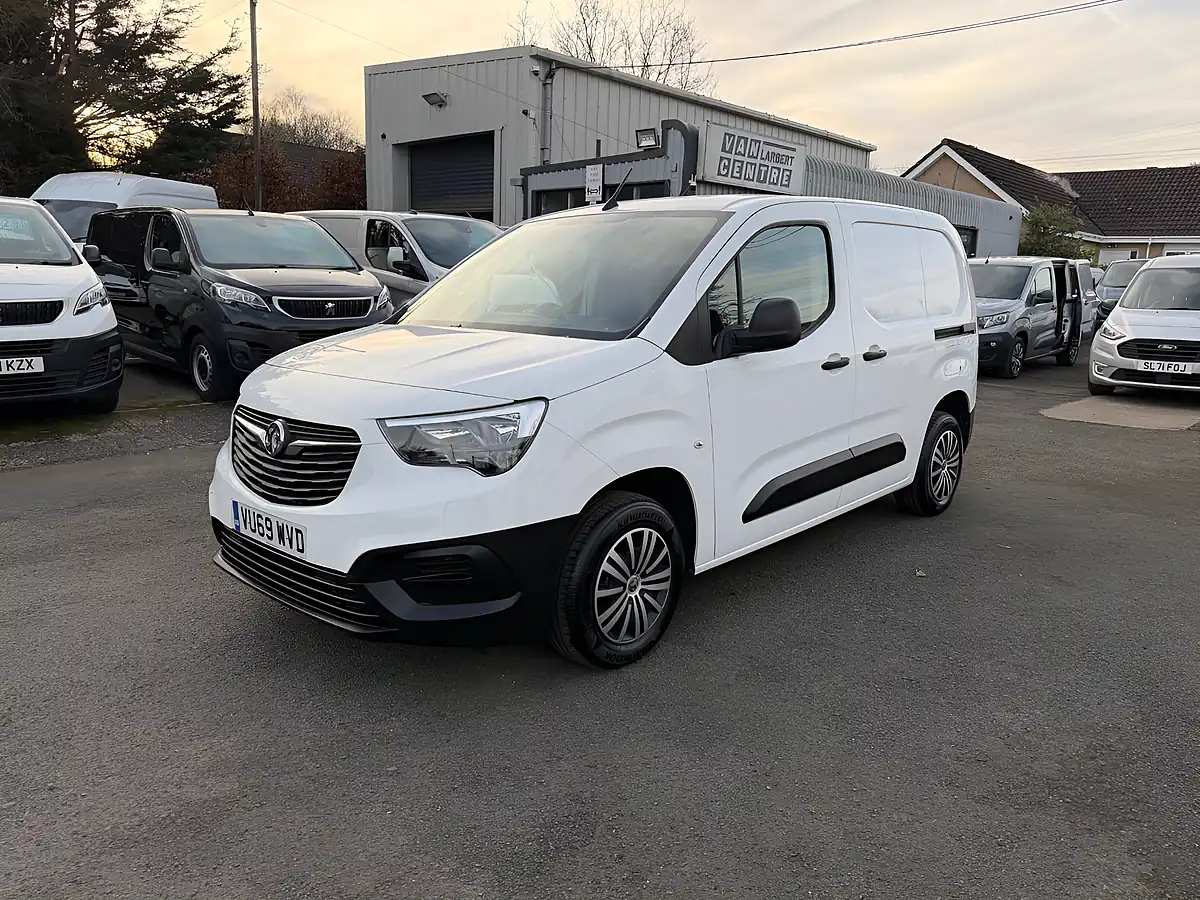 Used 2019 Vauxhall Combo 2000 Edition White - Interior and Exterior details 9