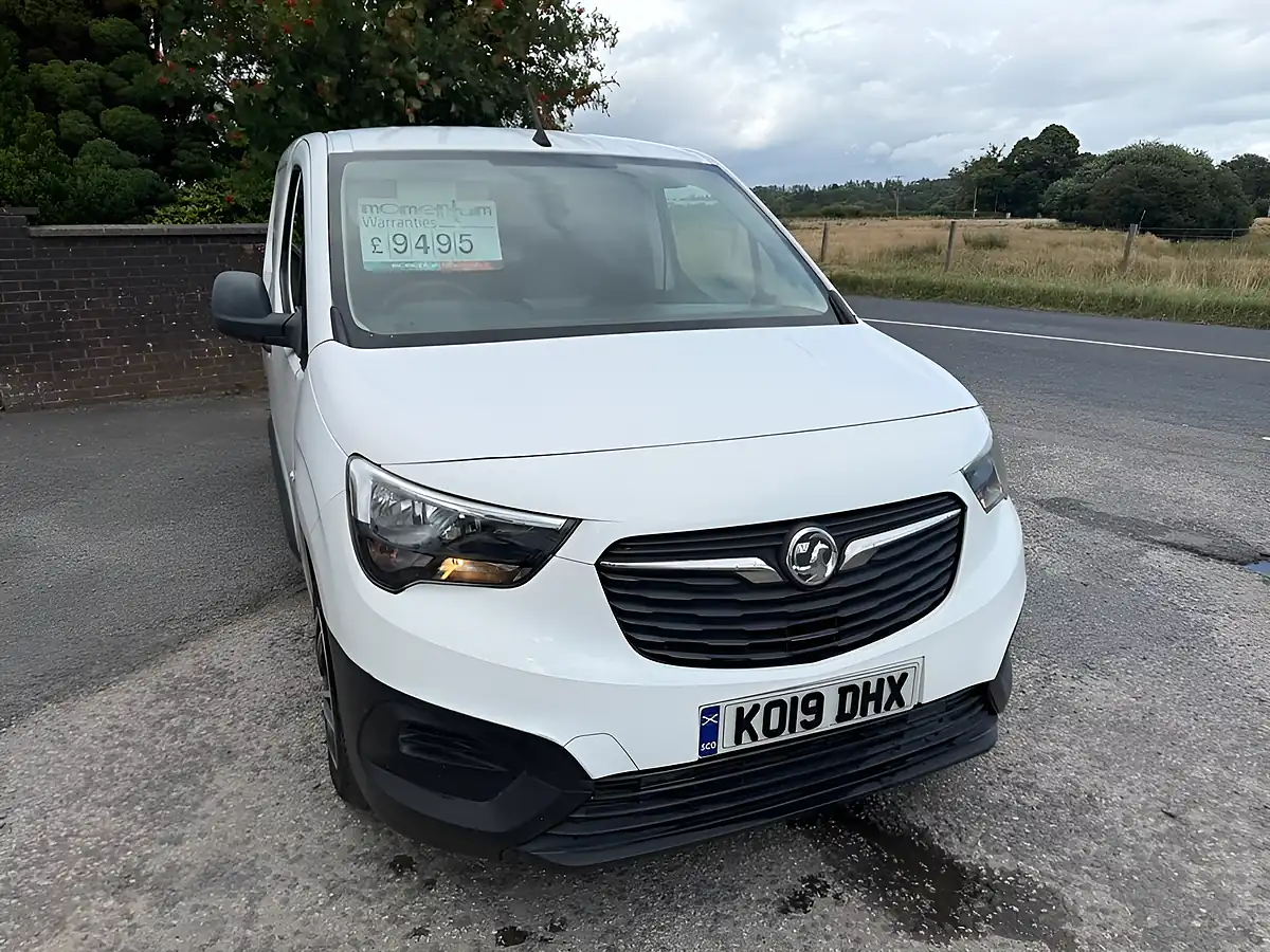 Used 2019 Vauxhall Combo 2000 Edition White - Front View