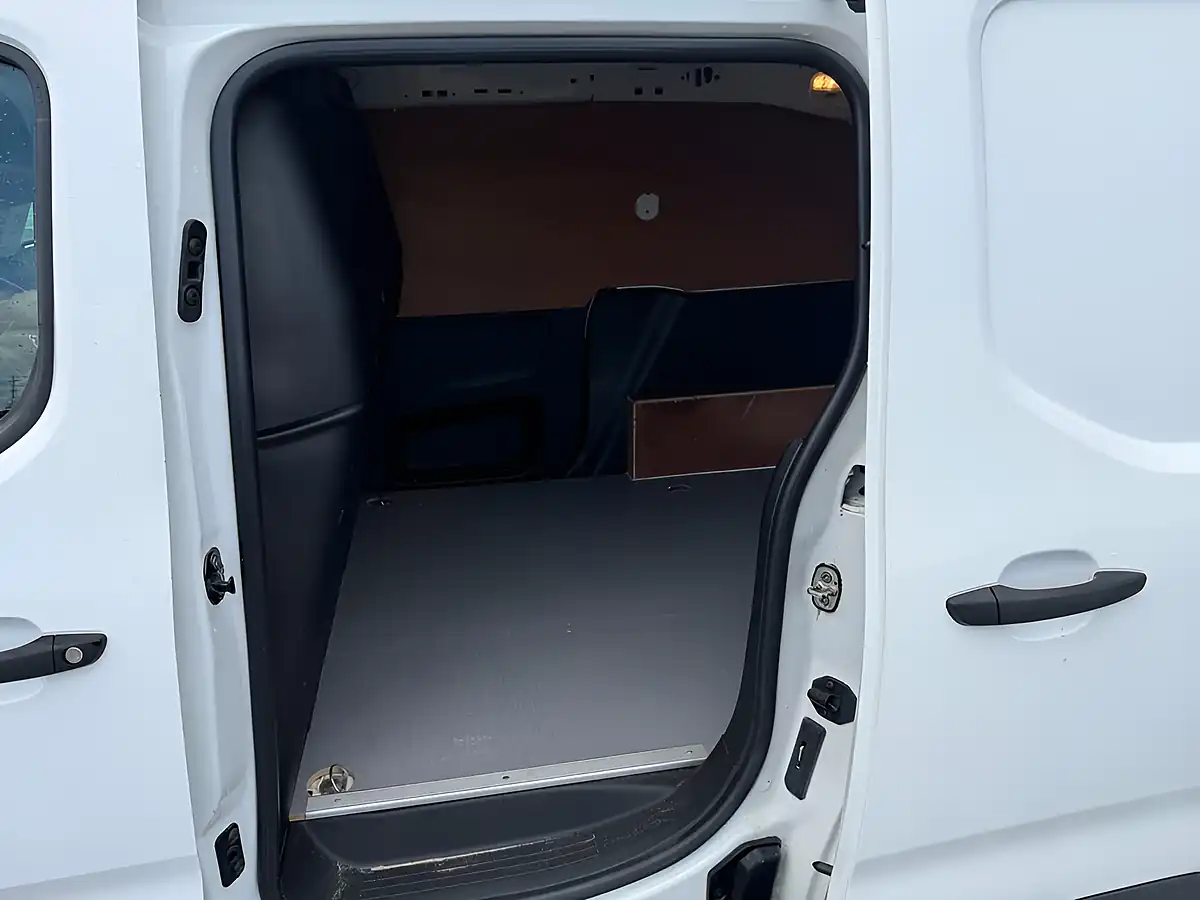 Used 2019 Vauxhall Combo 2000 Edition White - Interior and Exterior details 11