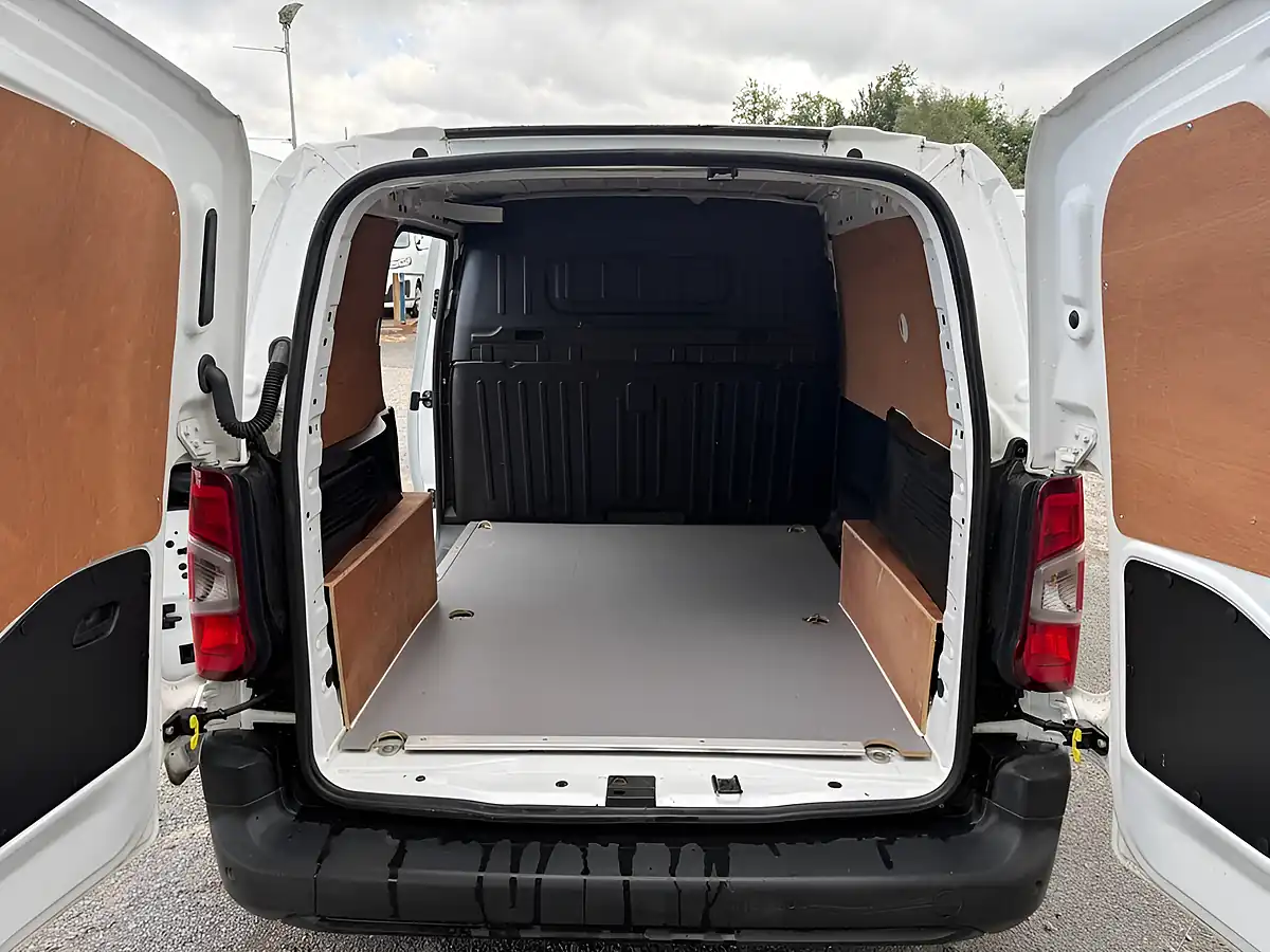 Used 2019 Vauxhall Combo 2000 Edition White - Interior and Exterior details 12