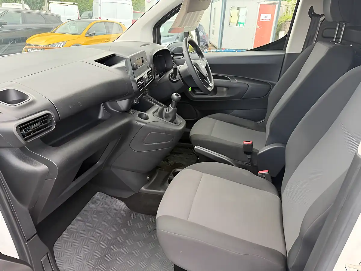 Used 2019 Vauxhall Combo 2000 Edition White - Interior and Exterior details 13