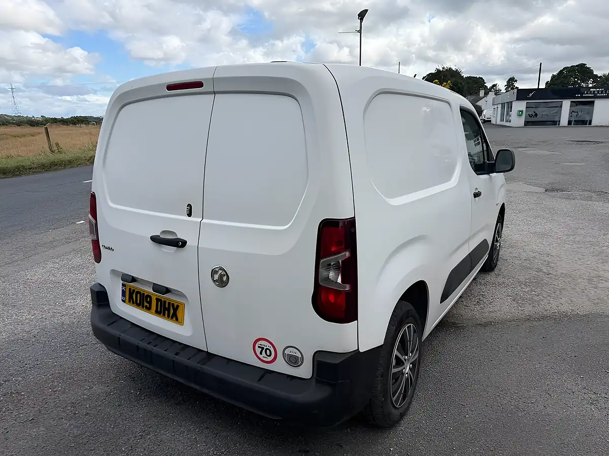 Used 2019 Vauxhall Combo 2000 Edition White - Interior and Exterior details 4