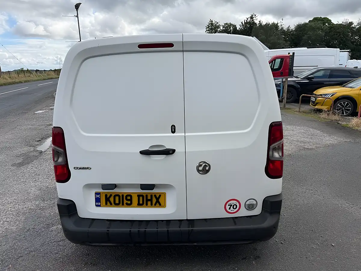 Used 2019 Vauxhall Combo 2000 Edition White - Interior and Exterior details 5