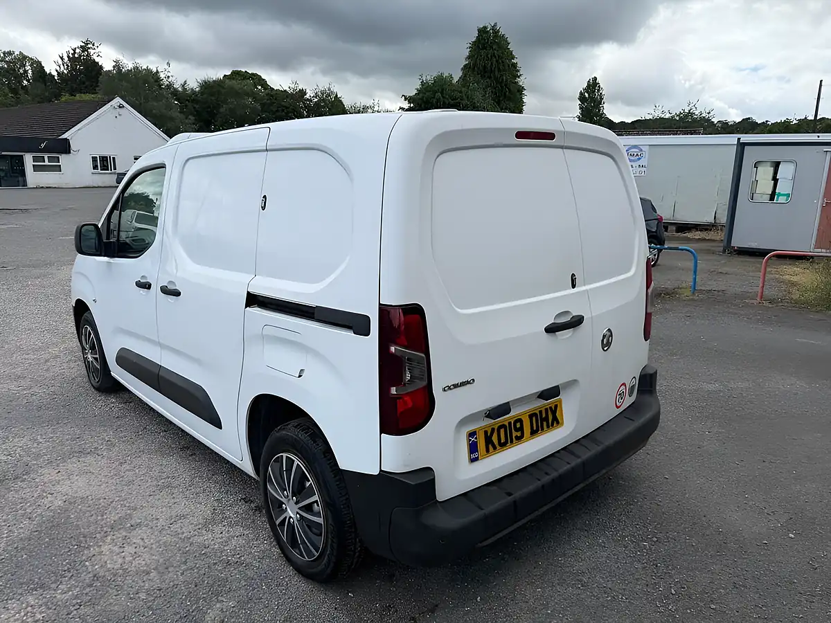 Used 2019 Vauxhall Combo 2000 Edition White - Interior and Exterior details 6