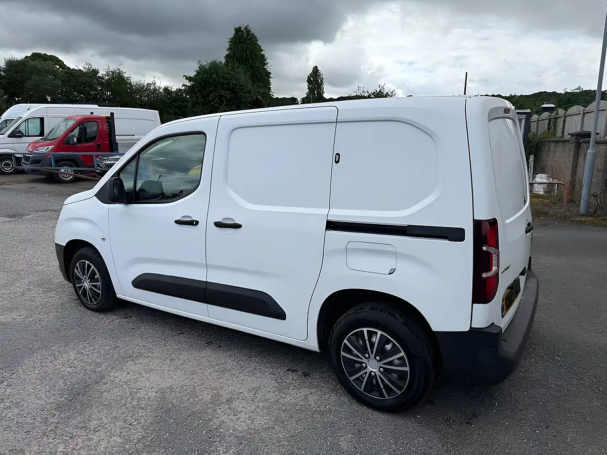 Used 2019 Vauxhall Combo 2000 Edition White - Interior and Exterior details 7