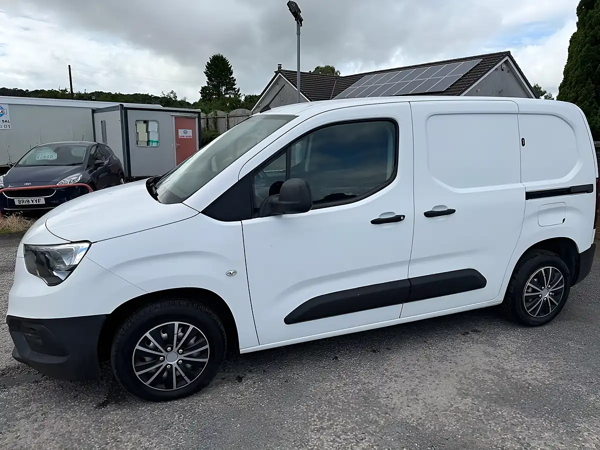 Used 2019 Vauxhall Combo 2000 Edition White - Interior and Exterior details 8
