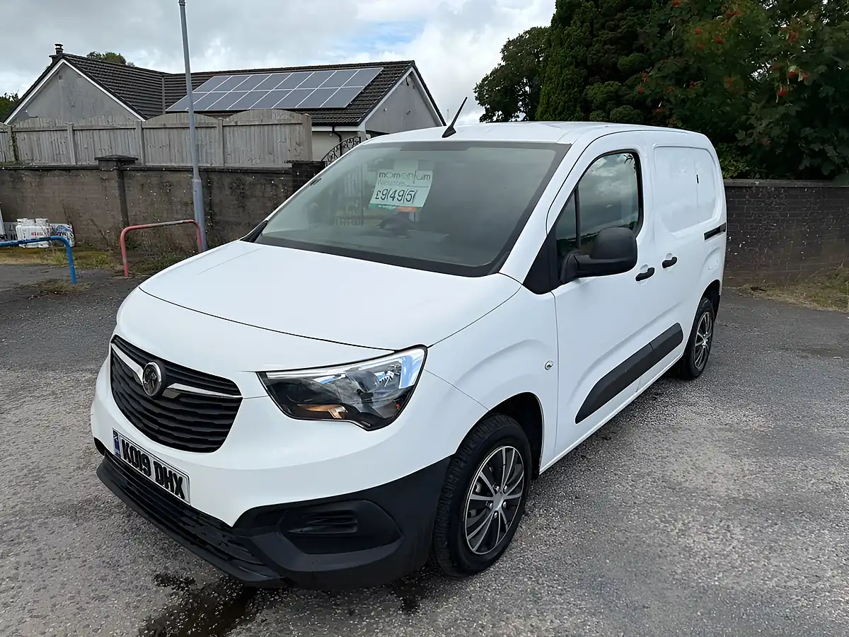 Used 2019 Vauxhall Combo 2000 Edition White - Interior and Exterior details 9