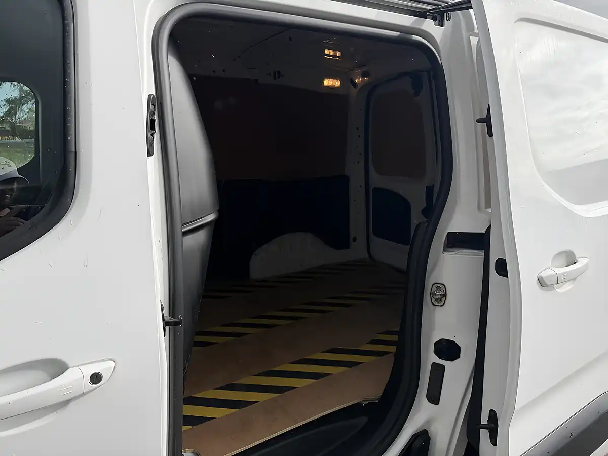 Used 2019 Vauxhall Combo 2000 Edition White - Interior and Exterior details 11