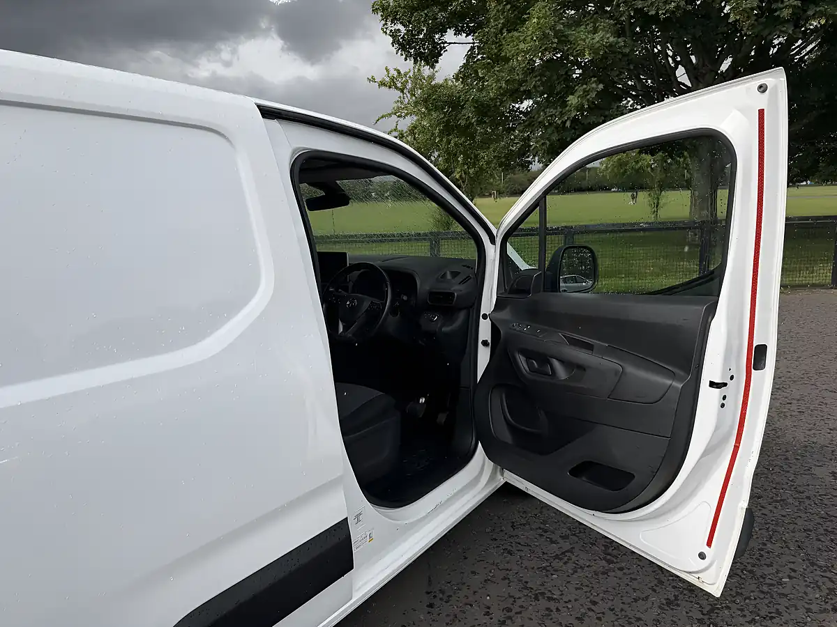 Used 2019 Vauxhall Combo 2000 Edition White - Interior and Exterior details 13