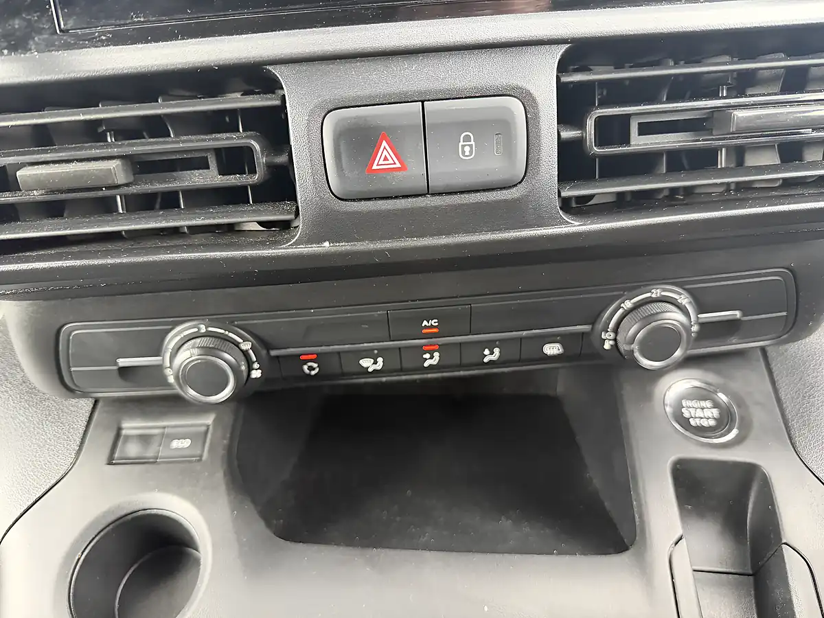 Used 2019 Vauxhall Combo 2000 Edition White - Interior and Exterior details 16