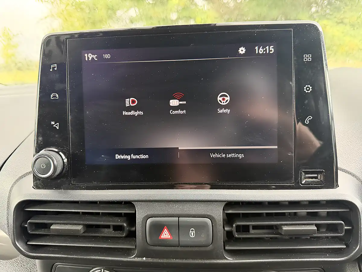 Used 2019 Vauxhall Combo 2000 Edition White - Interior and Exterior details 17