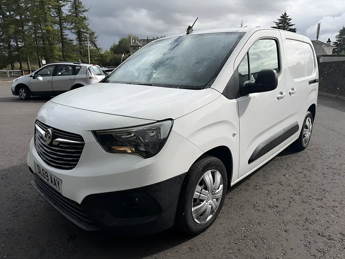 Used 2019 Vauxhall Combo 2000 Edition White - Interior and Exterior details 3