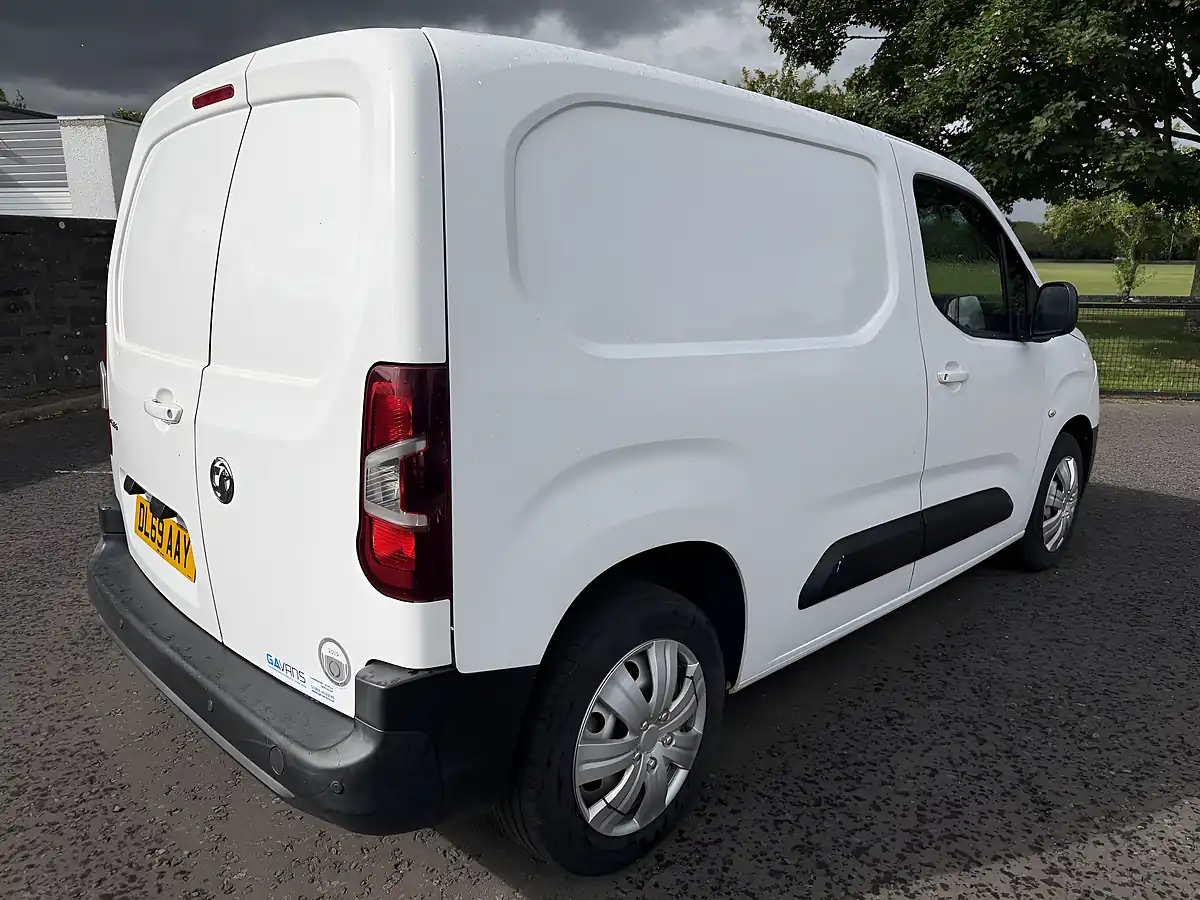 Used 2019 Vauxhall Combo 2000 Edition White - Interior and Exterior details 5