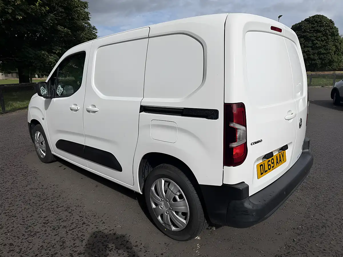 Used 2019 Vauxhall Combo 2000 Edition White - Interior and Exterior details 6