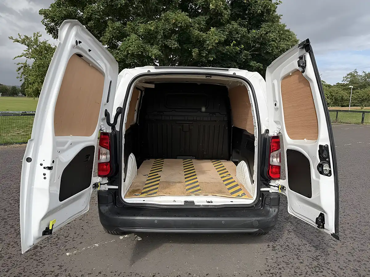 Used 2019 Vauxhall Combo 2000 Edition White - Interior and Exterior details 7