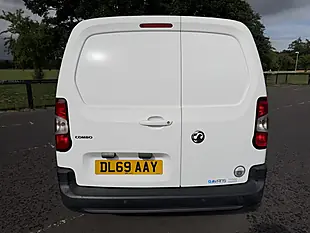 Used 2019 Vauxhall Combo 2000 Edition White - Interior and Exterior details 8