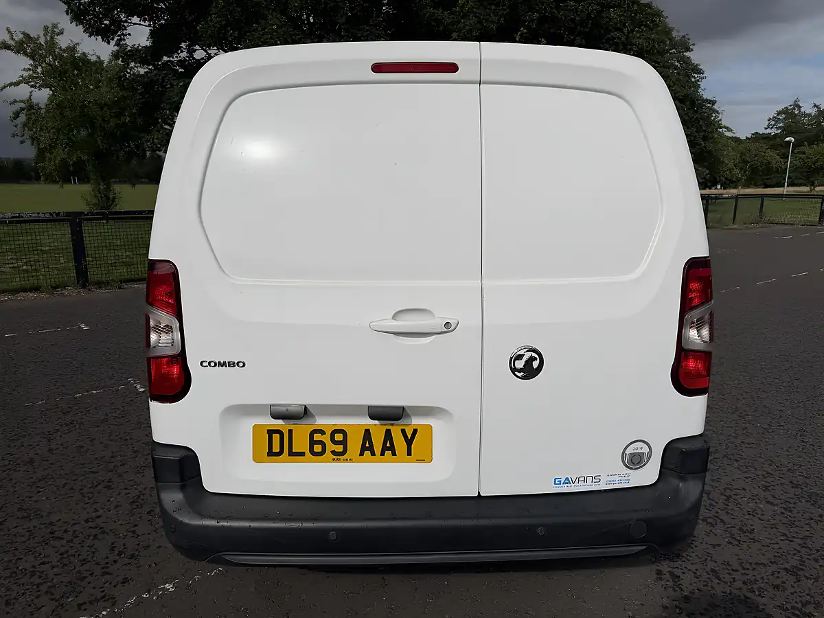 Used 2019 Vauxhall Combo 2000 Edition White - Interior and Exterior details 8