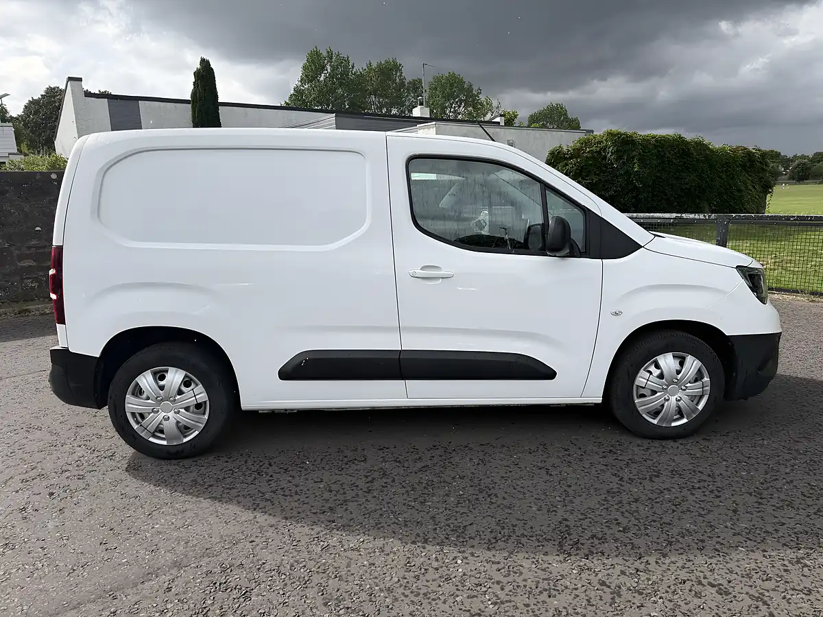 Used 2019 Vauxhall Combo 2000 Edition White - Interior and Exterior details 9