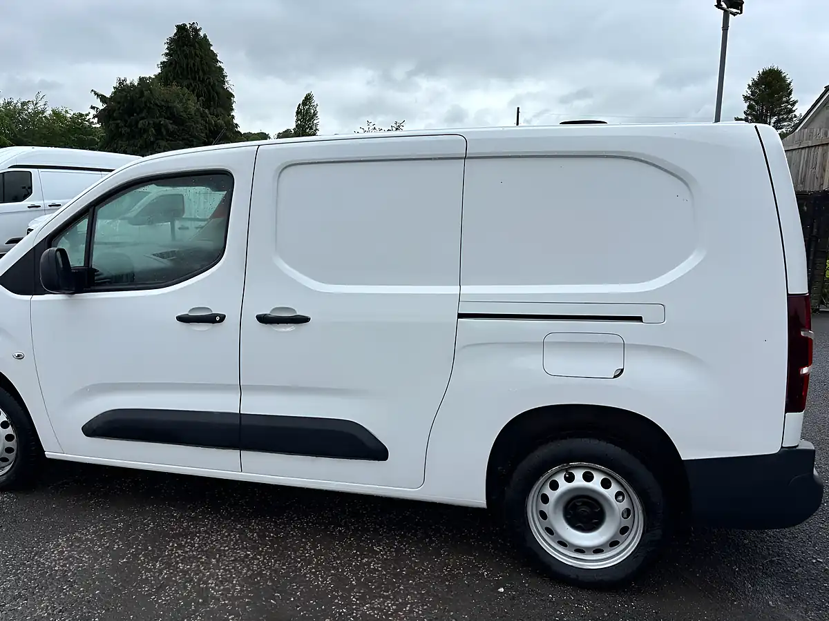 Used 2019 Vauxhall Combo 2300 Edition White - Interior and Exterior details 12