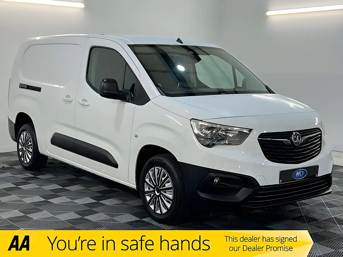 Used 2019 Vauxhall Combo 2300 Edition White - Front View