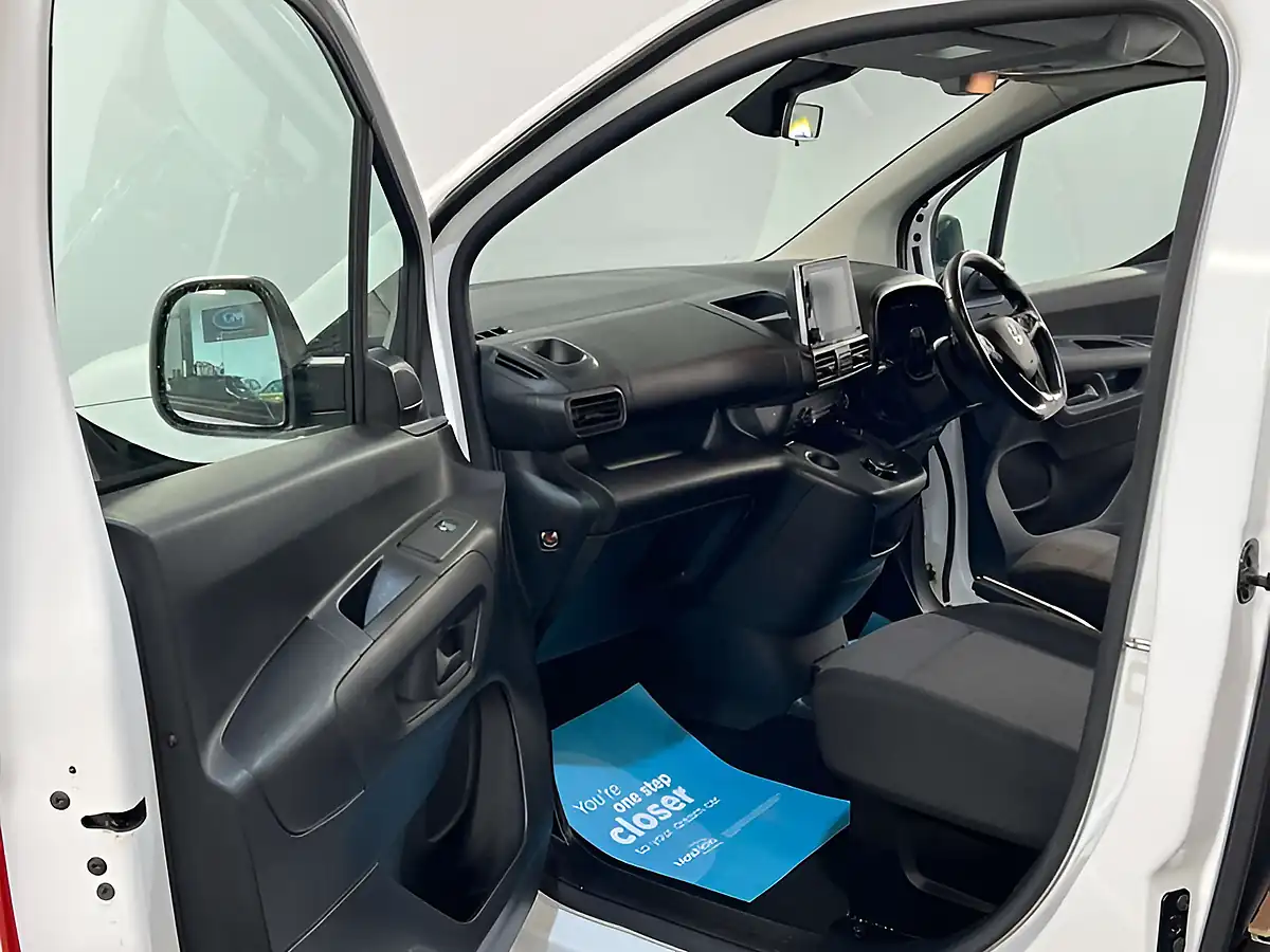 Used 2019 Vauxhall Combo 2300 Edition White - Interior and Exterior details 14