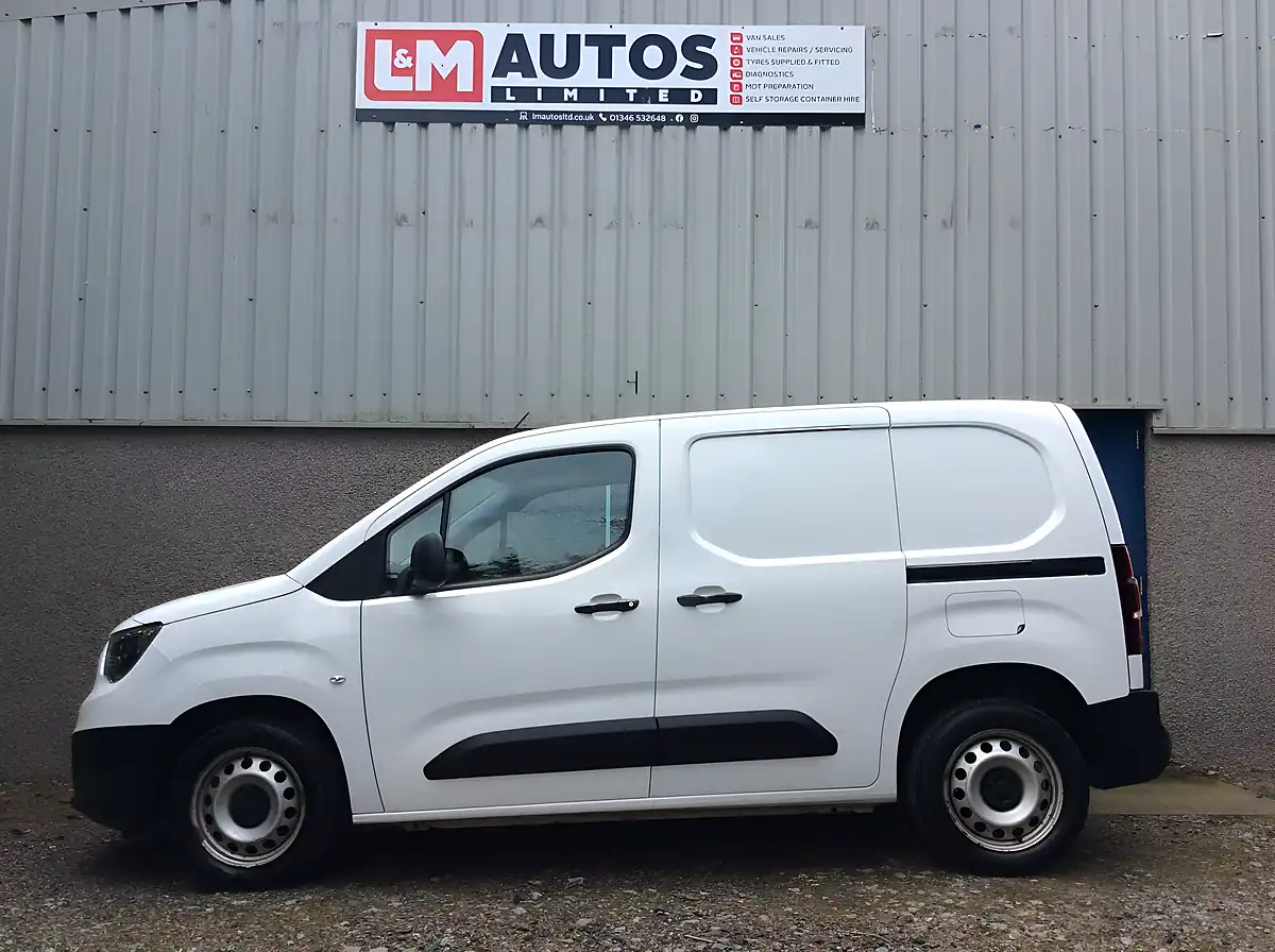 Used 2019 Vauxhall Combo 2300 Edition White - Interior and Exterior details 4