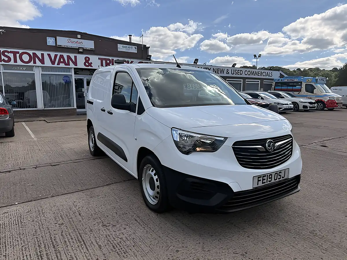 Used 2019 Vauxhall Combo 2300 Edition White - Front View