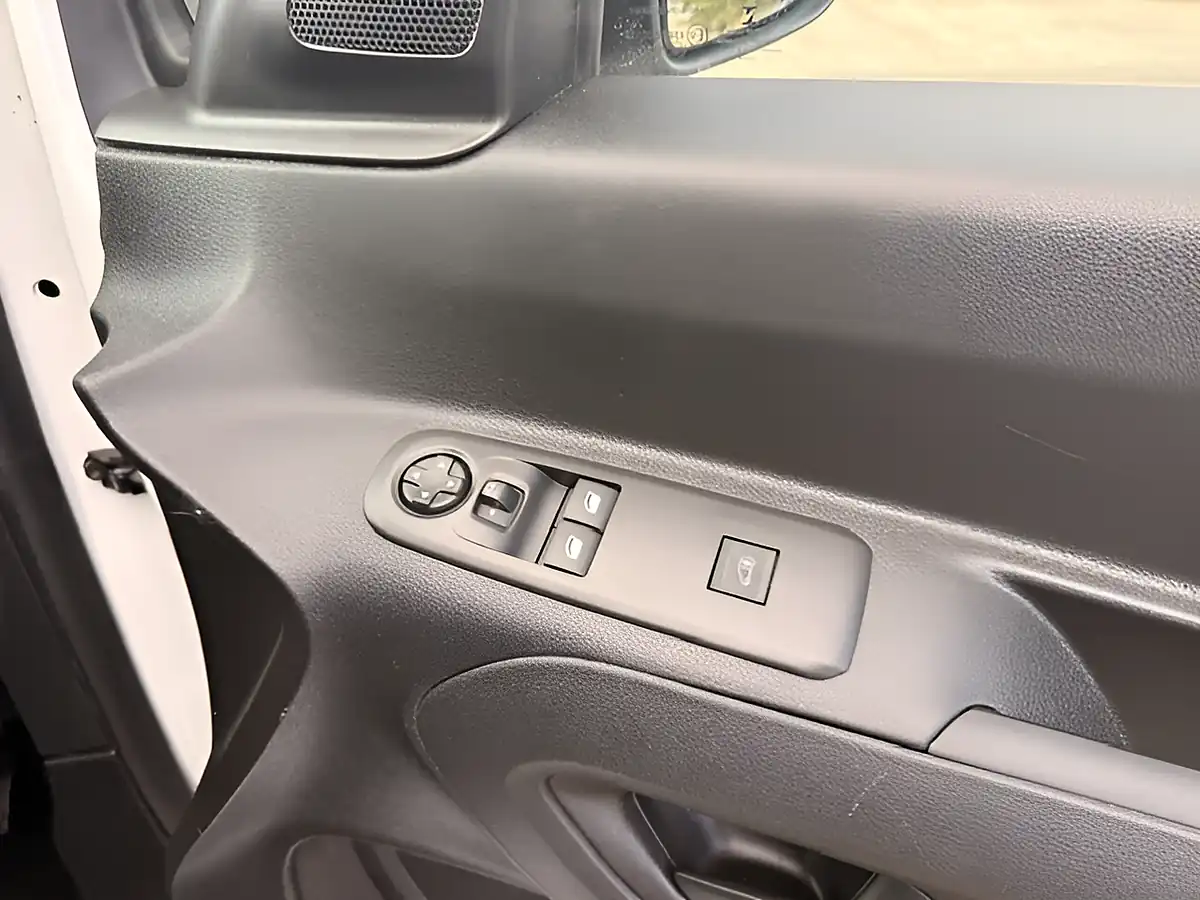 Used 2019 Vauxhall Combo 2300 Edition White - Interior and Exterior details 17