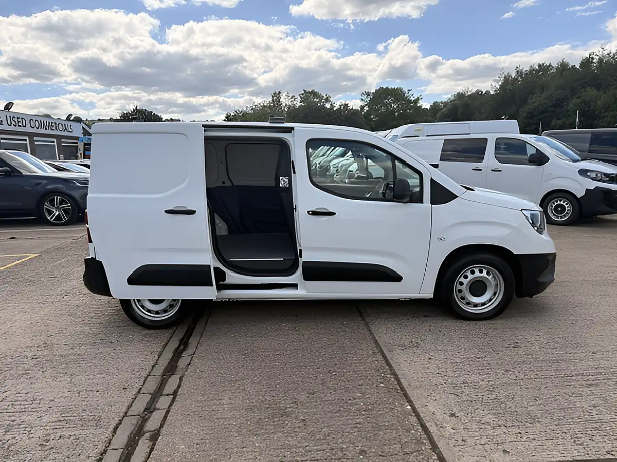 Used 2019 Vauxhall Combo 2300 Edition White - Interior and Exterior details 3