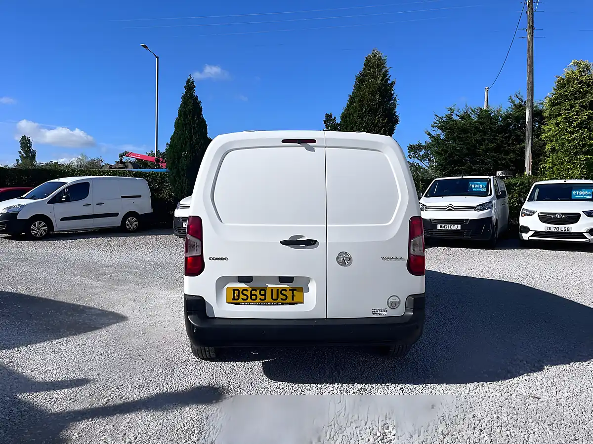 Used 2019 Vauxhall Combo 2300 Edition White - Interior and Exterior details 10
