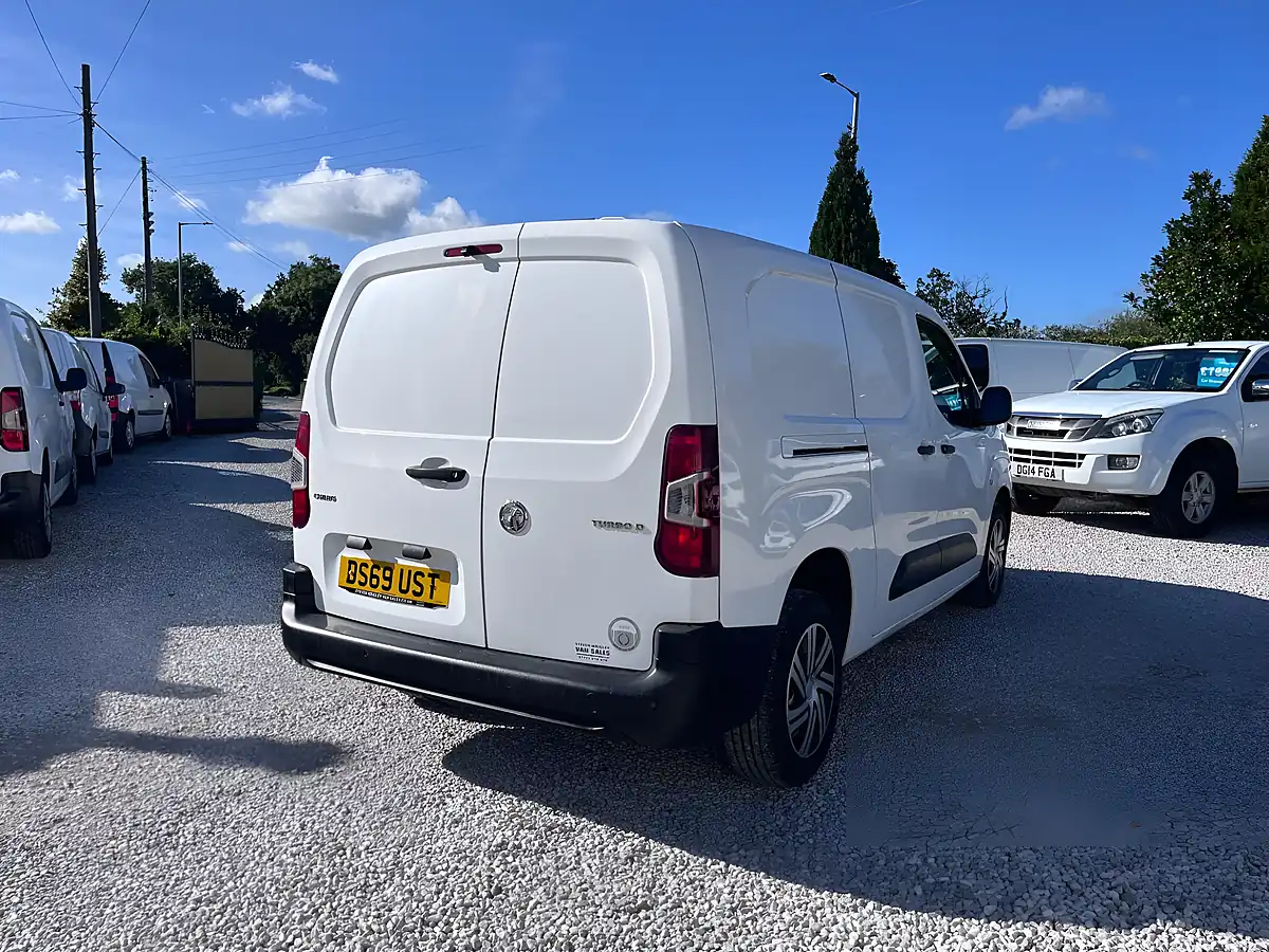 Used 2019 Vauxhall Combo 2300 Edition White - Interior and Exterior details 11