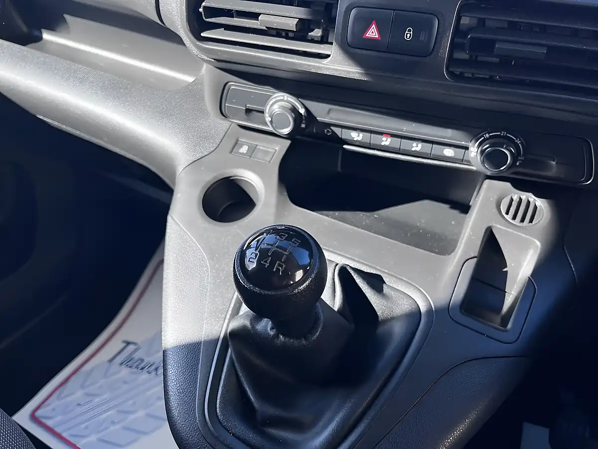 Used 2019 Vauxhall Combo 2300 Edition White - Interior and Exterior details 17