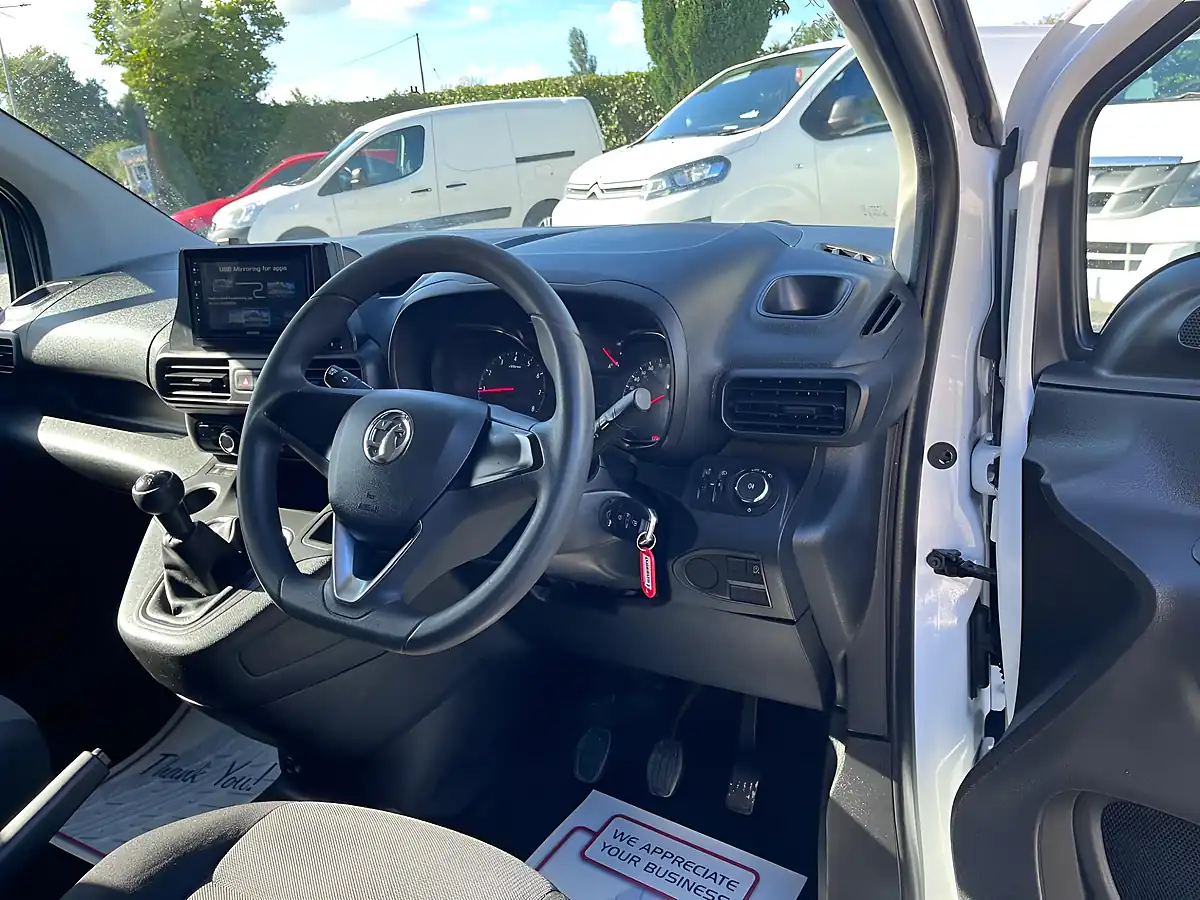 Used 2019 Vauxhall Combo 2300 Edition White - Interior and Exterior details 19