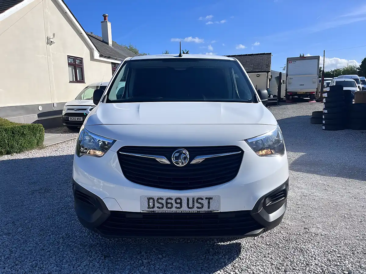 Used 2019 Vauxhall Combo 2300 Edition White - Interior and Exterior details 6