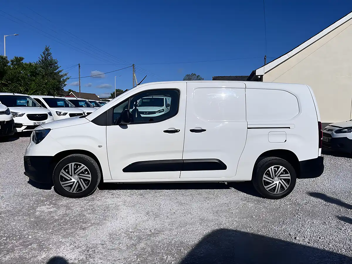 Used 2019 Vauxhall Combo 2300 Edition White - Interior and Exterior details 9