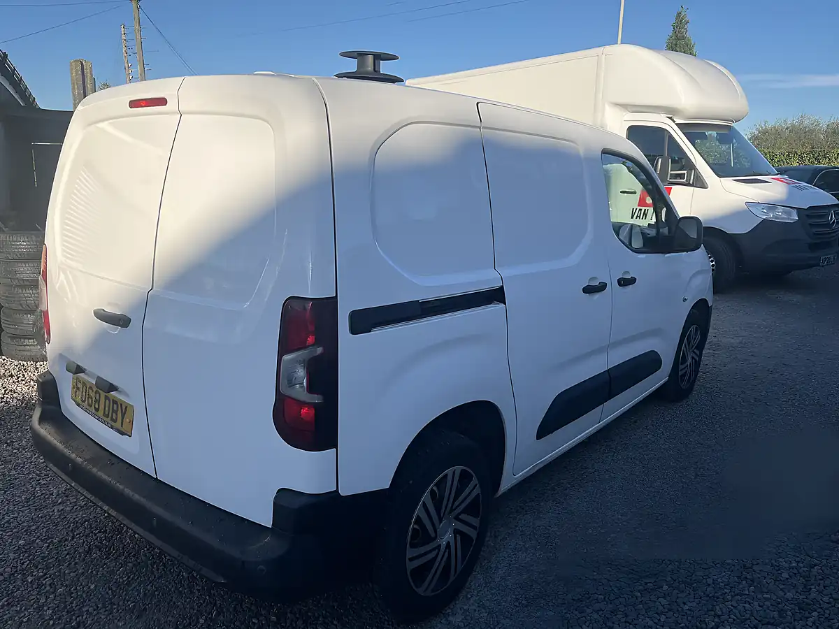 Used 2019 Vauxhall Combo 2300 Edition White - Interior and Exterior details 12