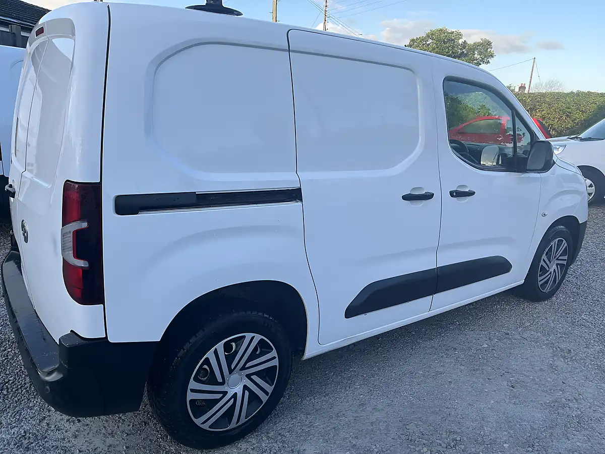 Used 2019 Vauxhall Combo 2300 Edition White - Interior and Exterior details 13
