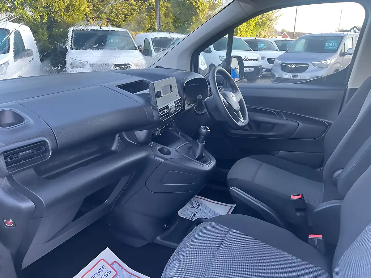 Used 2019 Vauxhall Combo 2300 Edition White - Interior and Exterior details 17