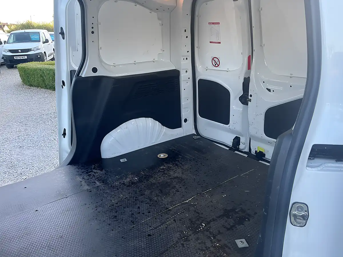 Used 2019 Vauxhall Combo 2300 Edition White - Interior and Exterior details 19