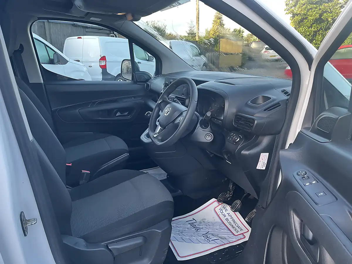 Used 2019 Vauxhall Combo 2300 Edition White - Interior and Exterior details 4