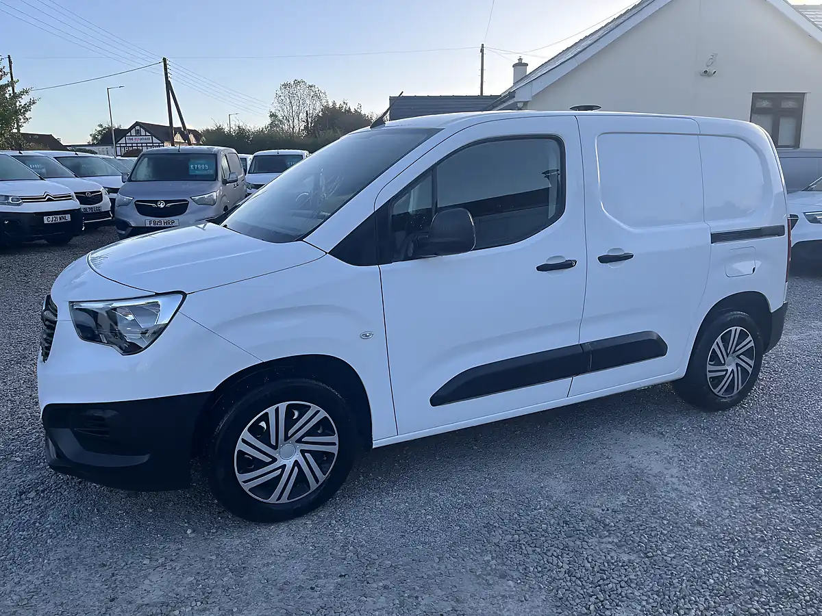 Used 2019 Vauxhall Combo 2300 Edition White - Interior and Exterior details 8