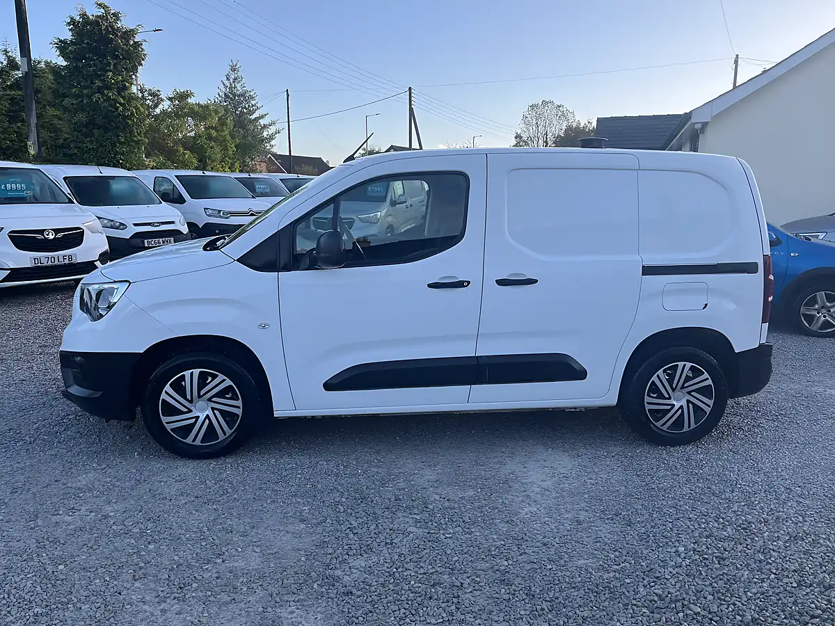 Used 2019 Vauxhall Combo 2300 Edition White - Interior and Exterior details 9