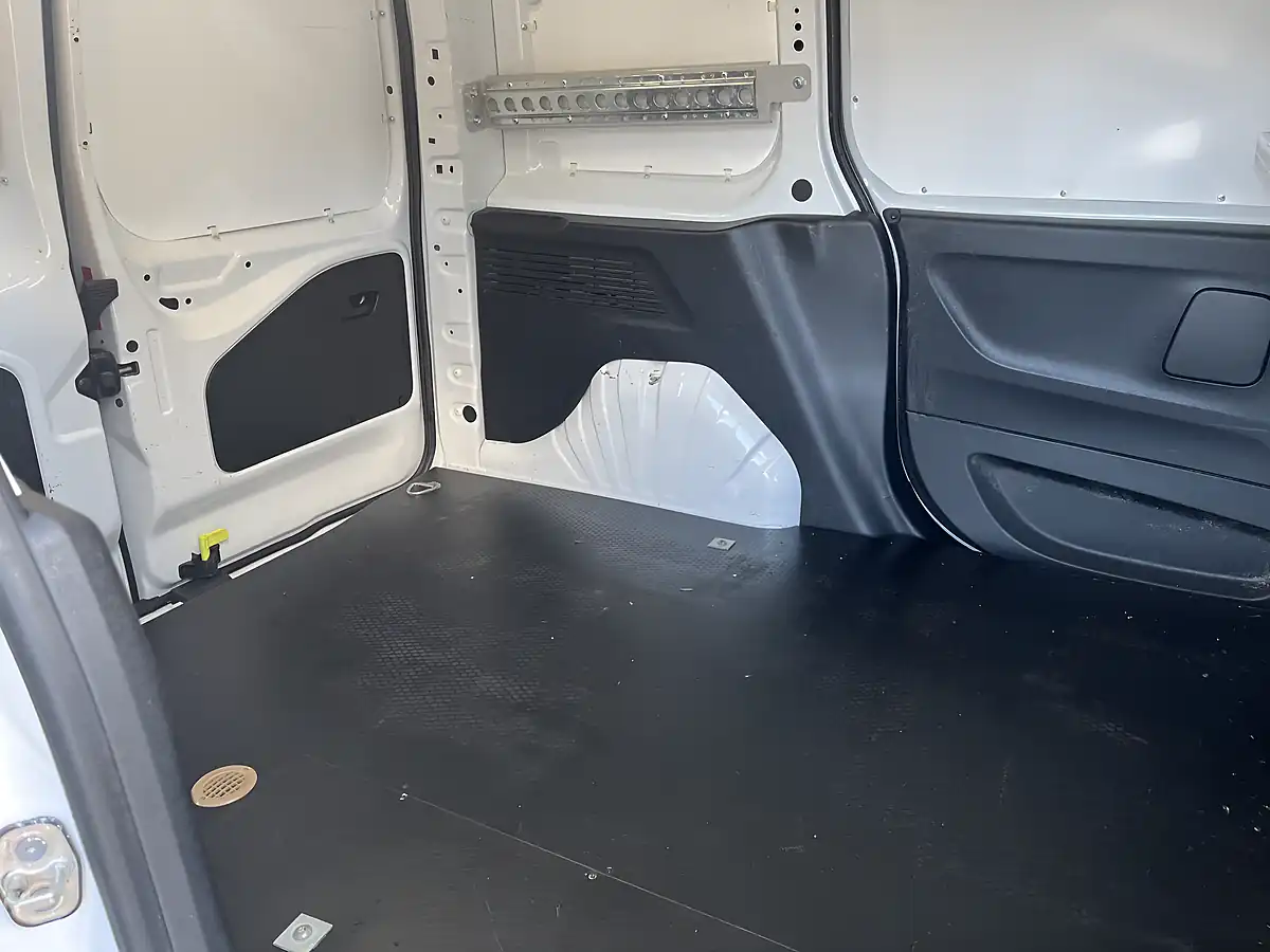 Used 2019 Vauxhall Combo 2300 Edition White - Interior and Exterior details 17