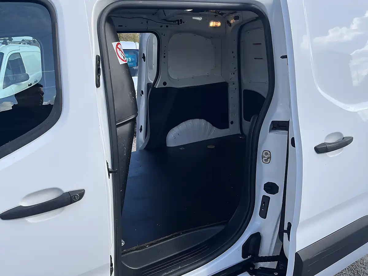 Used 2019 Vauxhall Combo 2300 Edition White - Interior and Exterior details 19