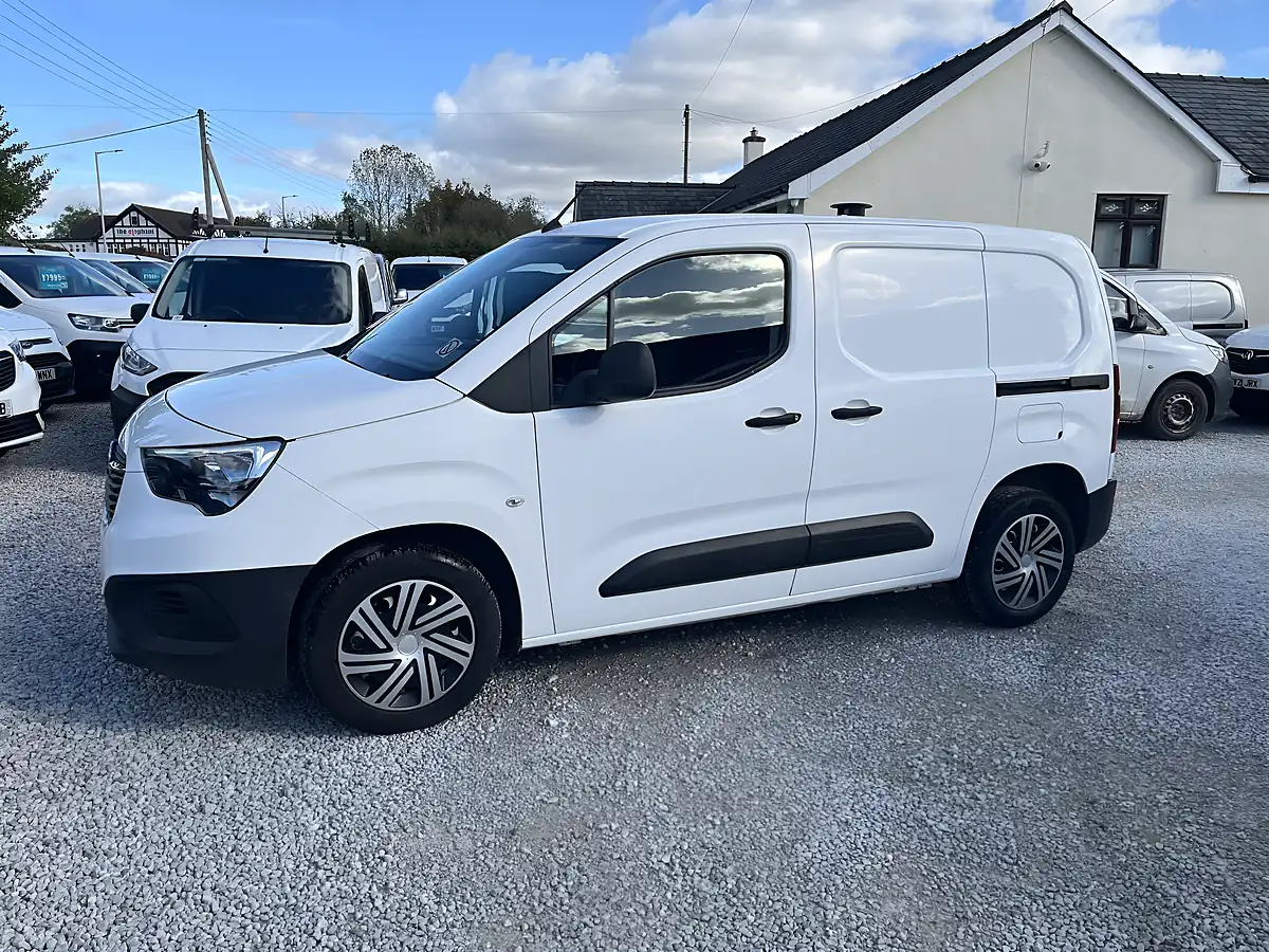 Used 2019 Vauxhall Combo 2300 Edition White - Interior and Exterior details 8