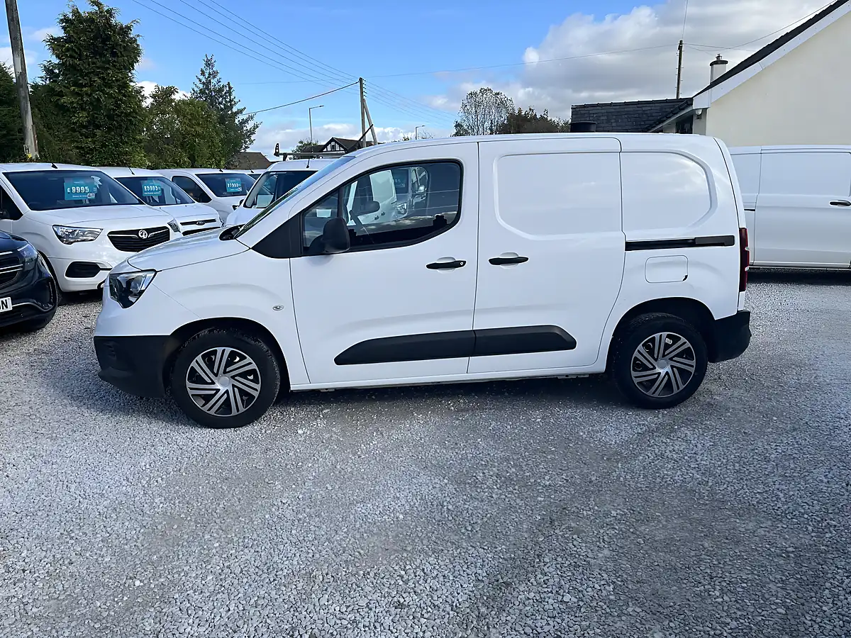 Used 2019 Vauxhall Combo 2300 Edition White - Interior and Exterior details 9