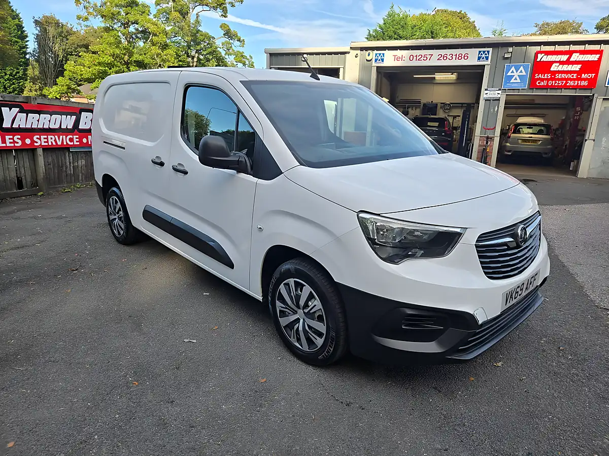 Used 2019 Vauxhall Combo Edition H1 L2 White - Front View