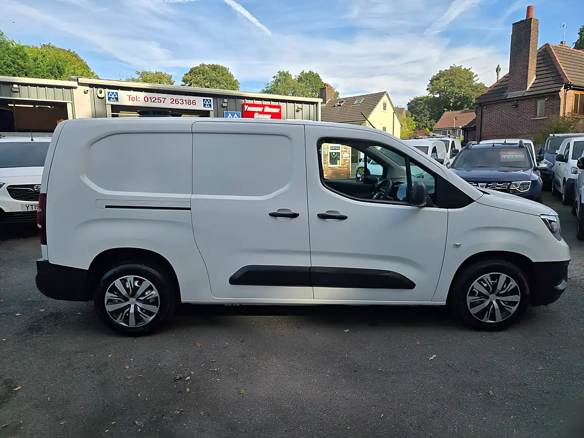 Used 2019 Vauxhall Combo Edition H1 L2 White - Interior and Exterior details 12