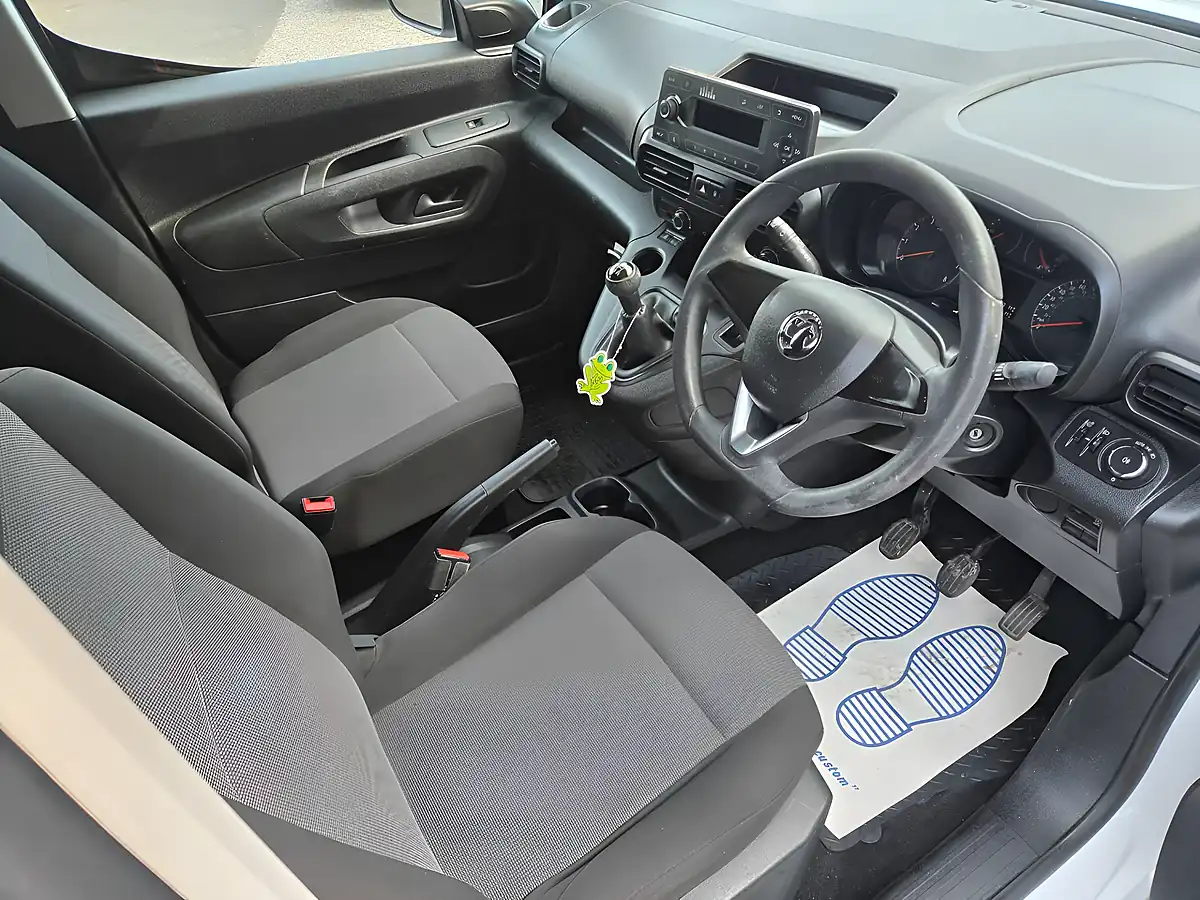 Used 2019 Vauxhall Combo Edition H1 L2 White - Interior and Exterior details 14